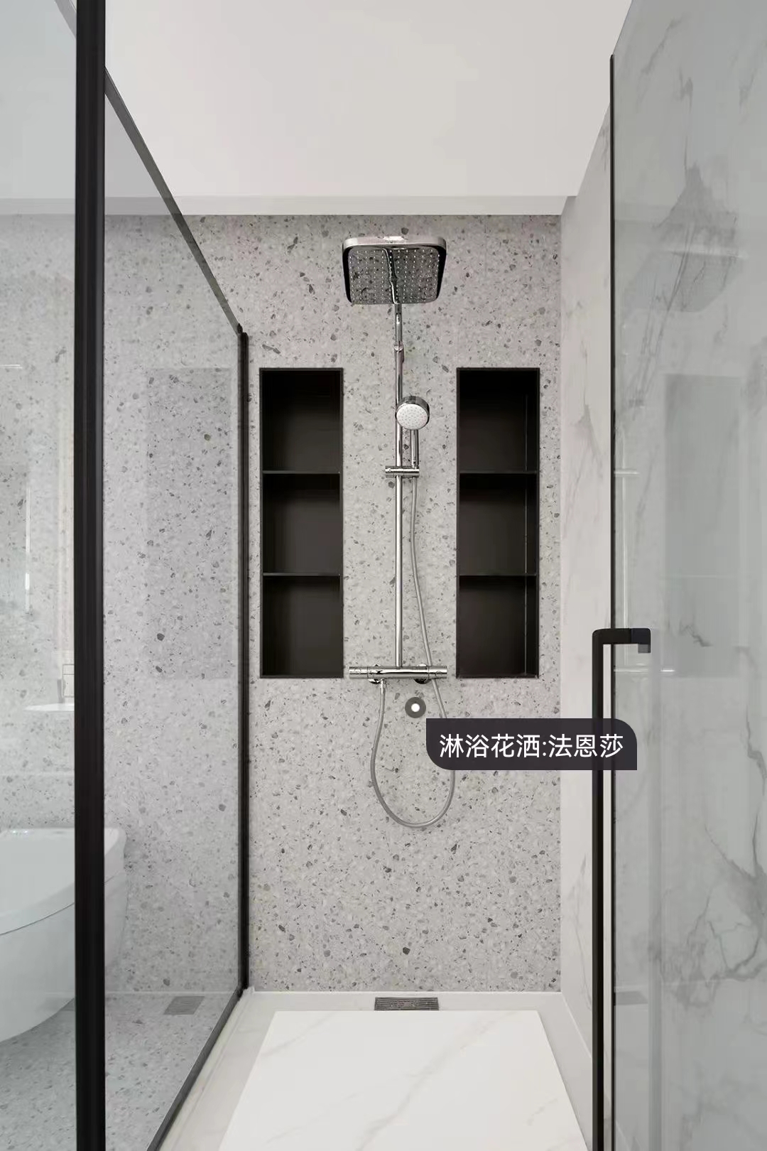 小兩口住躍層還能裝出溫度？細節精準把控詮釋大而不空