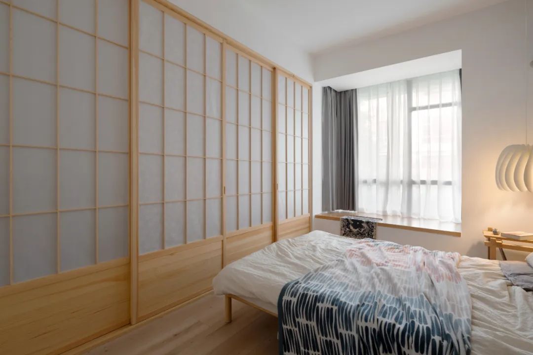 「歸隱」夫妻的都市“陋室”，慵懶原木藏書閣，宅不夠！