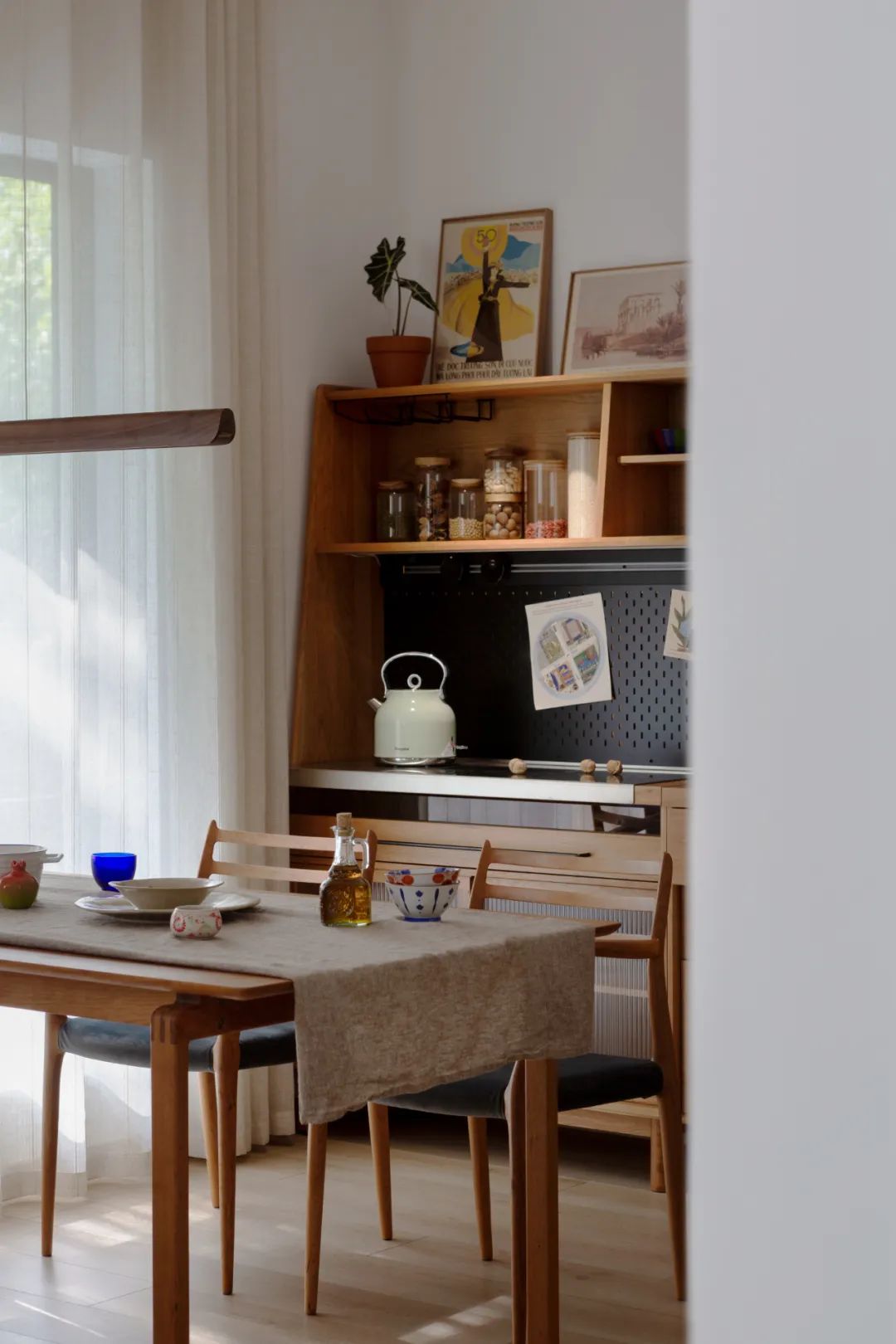 「歸隱」夫妻的都市“陋室”，慵懶原木藏書閣，宅不夠！