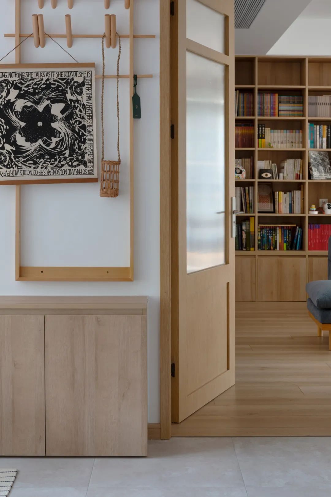 「歸隱」夫妻的都市“陋室”，慵懶原木藏書閣，宅不夠！