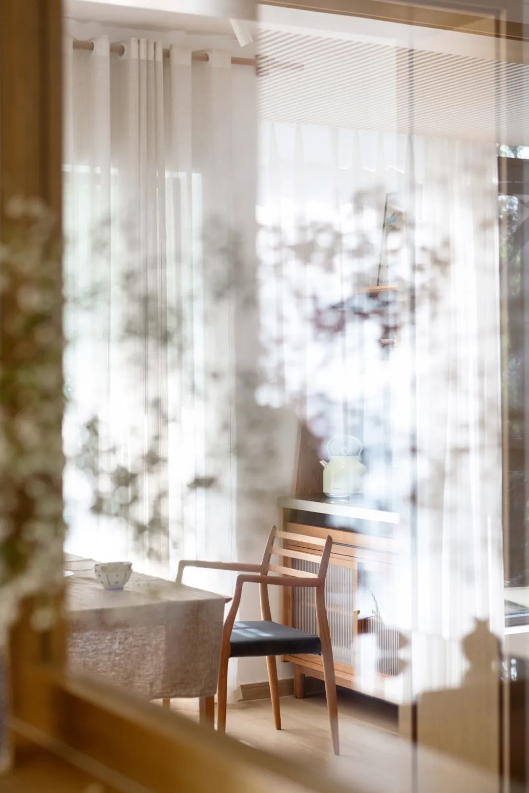 「歸隱」夫妻的都市“陋室”，慵懶原木藏書閣，宅不夠！