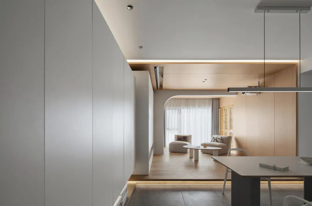 90后辣媽的白月光之家，75㎡小宅又純又欲，科技感滿滿