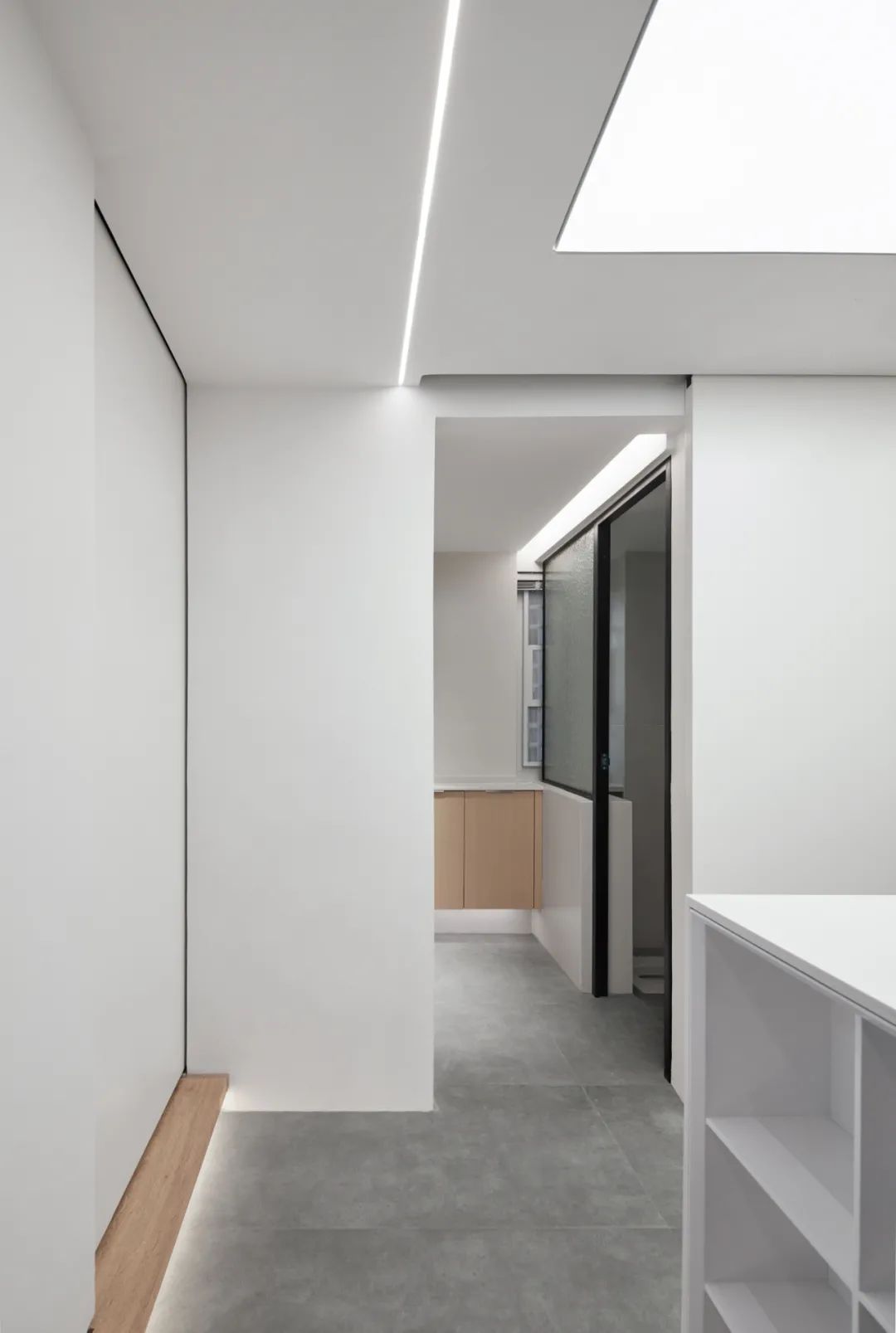 90后辣媽的白月光之家，75㎡小宅又純又欲，科技感滿滿