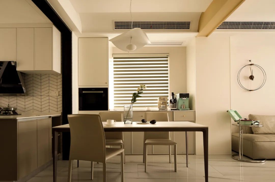 復(fù)式房必看丨樓梯下做玄關(guān)柜+次臥改成閱讀角，豪宅范