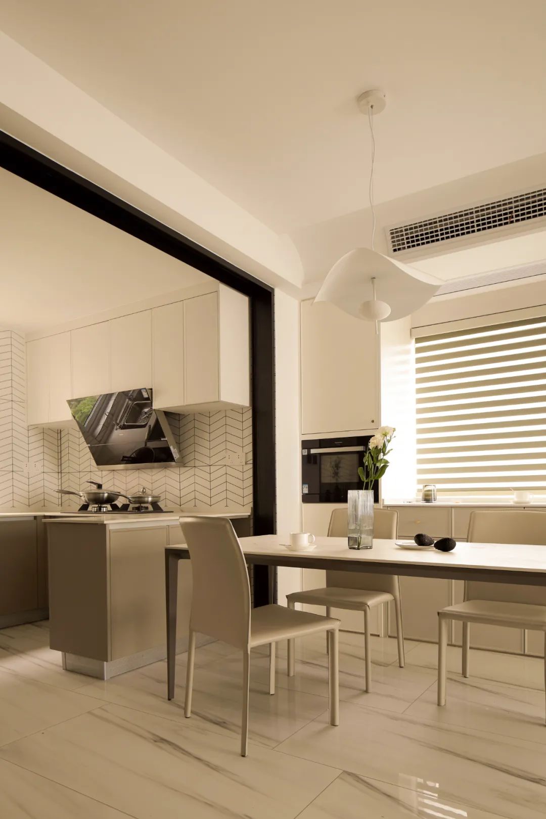 復(fù)式房必看丨樓梯下做玄關(guān)柜+次臥改成閱讀角，豪宅范