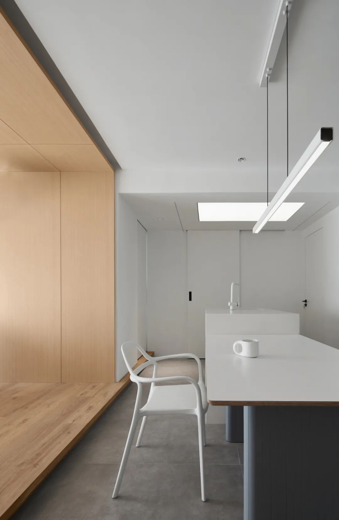 90后辣媽的白月光之家，75㎡小宅又純又欲，科技感滿滿