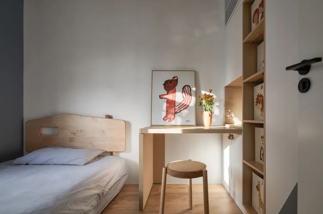 90后辣媽的白月光之家，75㎡小宅又純又欲，科技感滿滿