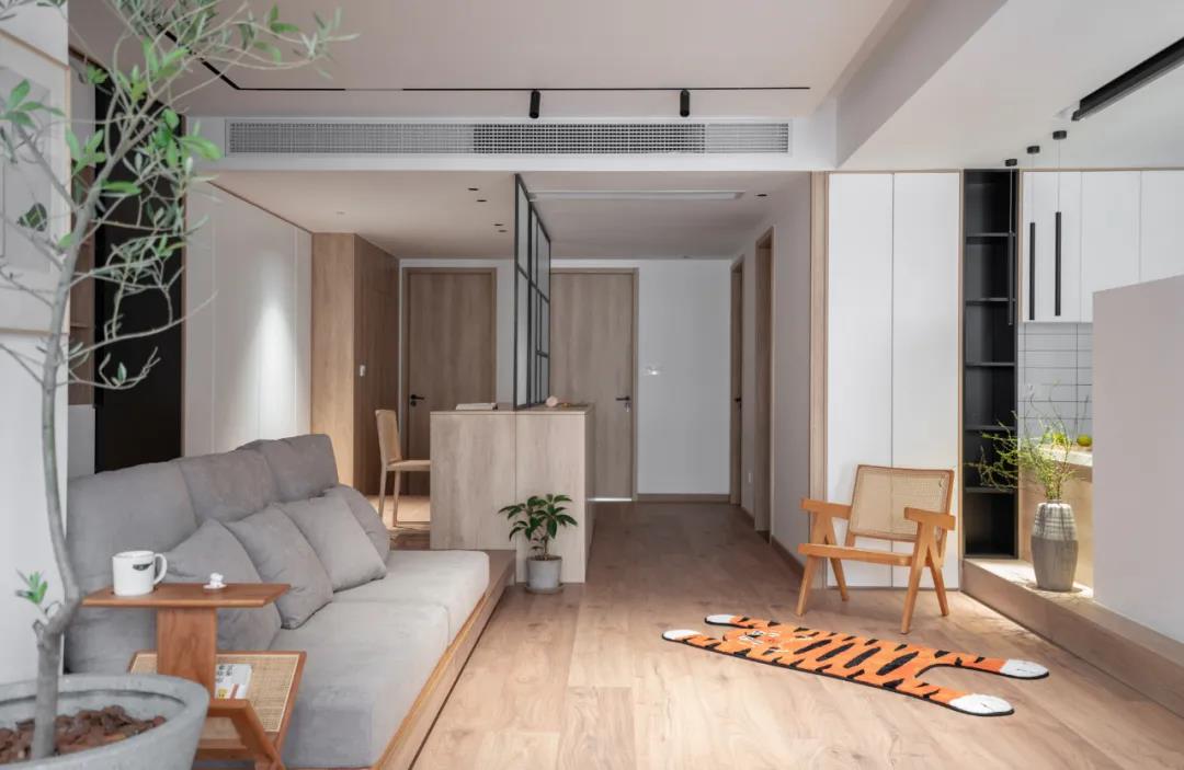 深圳125㎡，榻榻米地臺搭建「客廳沙發(fā)區(qū)」，實用度max!