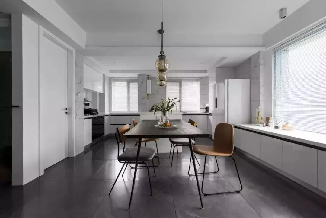 130㎡老房變身外國(guó)公寓，德式設(shè)計(jì)+絕美透視，這誰扛得住？	