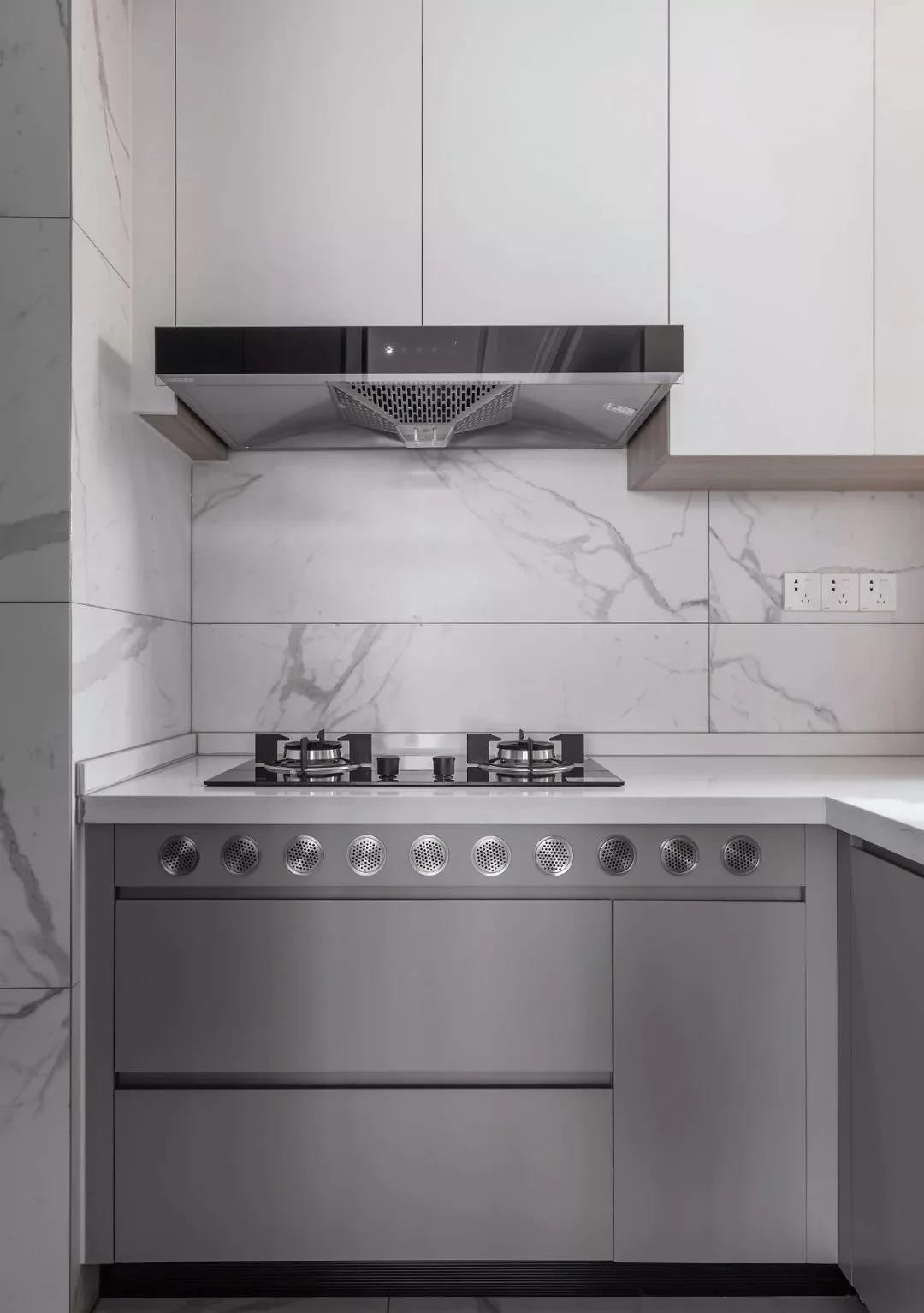 坐標(biāo)上海丨藝術(shù)家花12萬(wàn)打造美式輕奢，巧用空間與視覺(jué)延伸