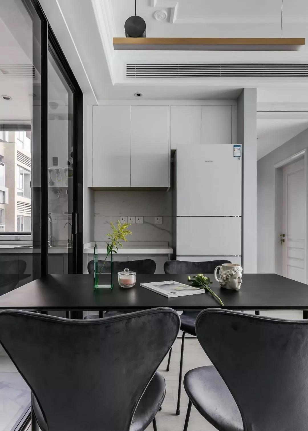 坐標(biāo)上海丨藝術(shù)家花12萬(wàn)打造美式輕奢，巧用空間與視覺(jué)延伸